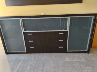 Mueble buffet comedor madera y cristal