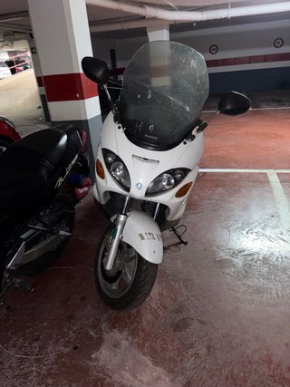Piaggio 180 Maxi Scooter Blanca