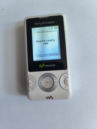 Móvil Sony-Ericsson W205