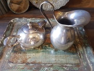 Gioielli da latte e caffettiera con marcatura