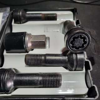 Tornillos antirrobo Mercedes-Benz originales