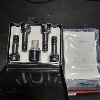 Tornillos antirrobo Mercedes-Benz originales