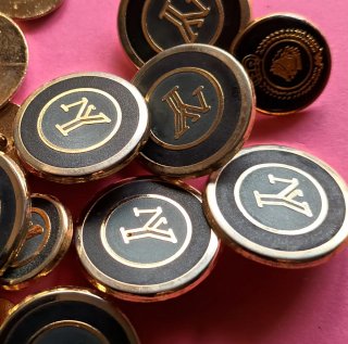 Lote 14 botones metálicos dorados y negros