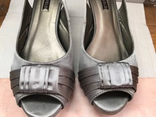 Zapatos tacon Arian Gold