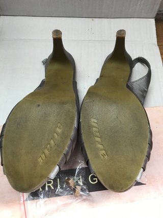 Zapatos tacon Arian Gold