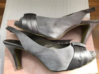 Zapatos tacon Arian Gold