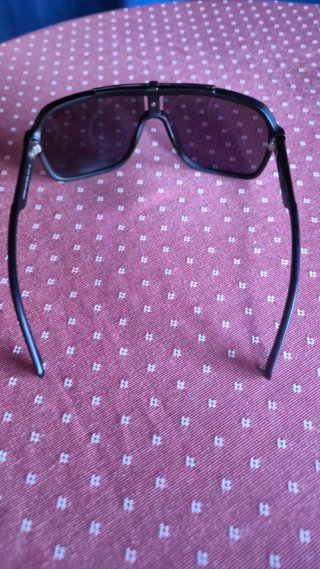 Gafas de Sol Carrera Negro Mate. Incluye funda.