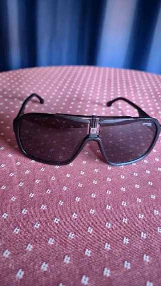 Gafas de Sol Carrera Negro Mate. Incluye funda.