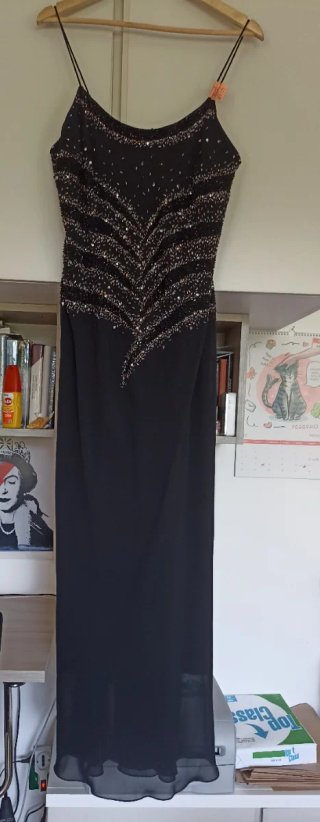 Abito lungo elegante nero con perline