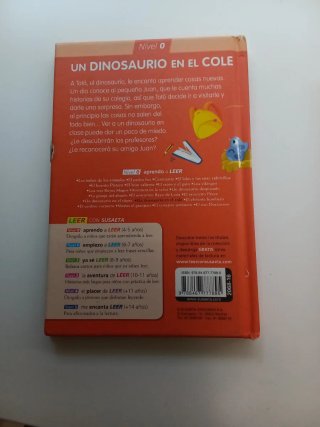 Un dinosaurio en el cole