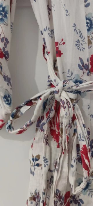 Camisa larga floral blanca y roja