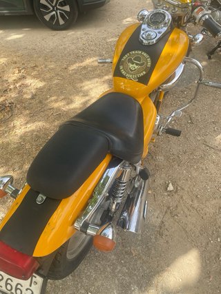 Moto 125 Daelim VT Amarilla