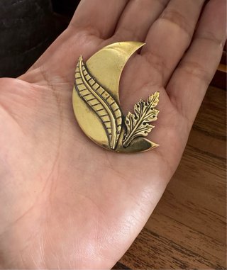 Broche vintage latón hoja y luna
