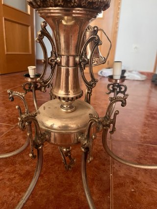 Lámpara de techo plateada con tulipas