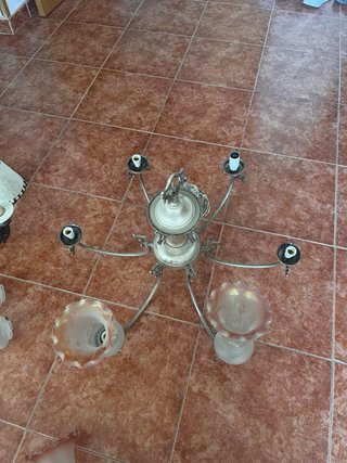 Lámpara de techo plateada con tulipas
