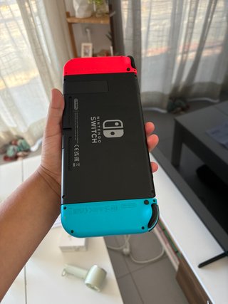 Nintendo Switch 1 como nueva + protector pantalla