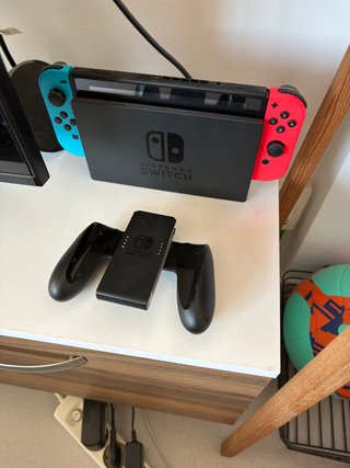 Nintendo Switch 1 como nueva + protector pantalla