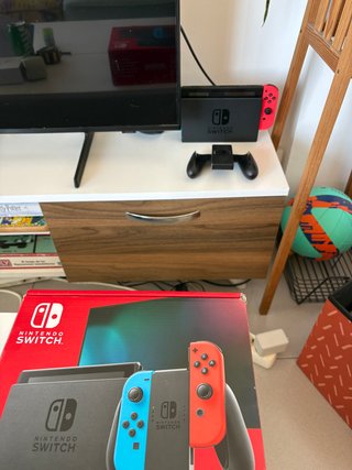 Nintendo Switch 1 como nueva + protector pantalla