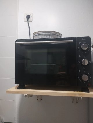 Horno de sobremesa negro con soporte