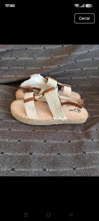 Sandalias cuña beige y marrón