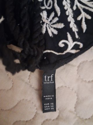 Vestido negro bordado
