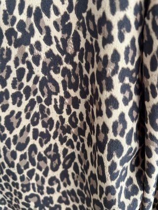 Camisa leopardo KIABI Talla M