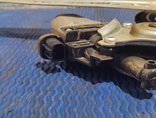 Elevalunas tras der toyota 85720 0k020 hilux 31402