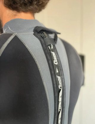 Traje de neopreno con cremallera