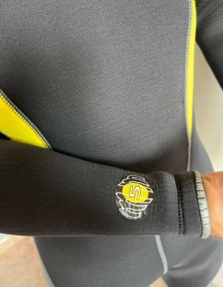 Traje de neopreno con cremallera