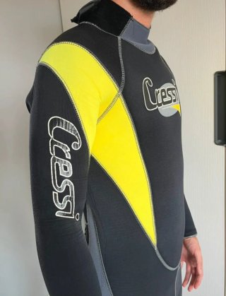 Traje de neopreno con cremallera