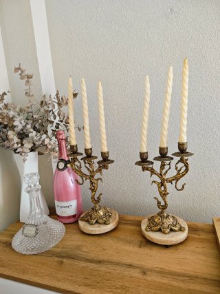 Candelabros de latón y mármol