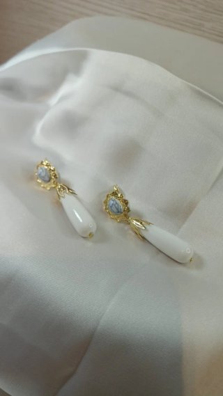 Pendientes Corales Blancos Chapado Oro