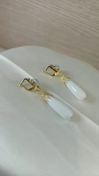 Pendientes Corales Blancos Chapado Oro