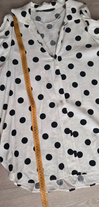 Blusa Zara lunares blancos y negros