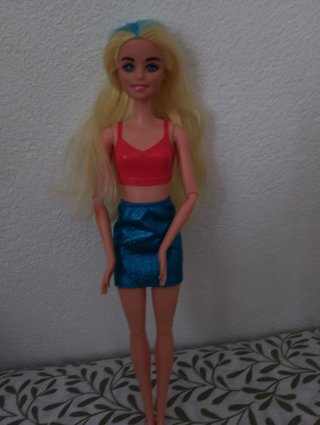 Lote de 3 Barbies con ropa y accesorios