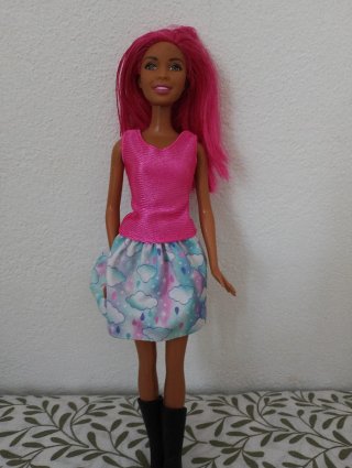 Lote de 3 Barbies con ropa y accesorios