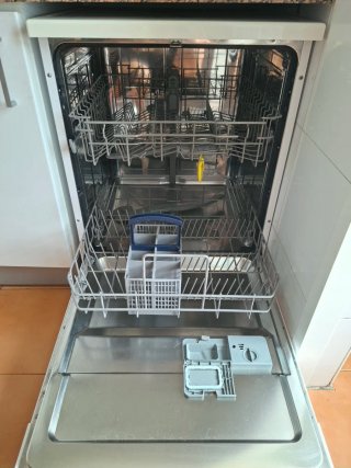 Lavavajillas marca OK Blanco, un solo uso