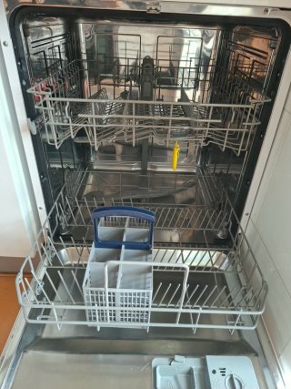 Lavavajillas marca OK Blanco, un solo uso