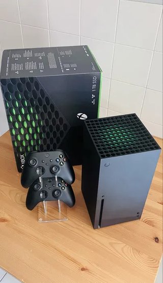 Consola Xbox Series X con 2 mandos todo como nuevo