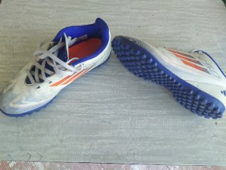 botas fútbol turf adidas F50 34 + otras de regalo
