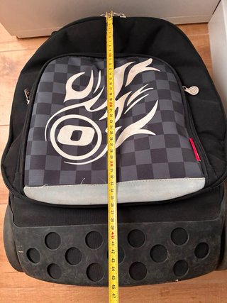 Mochila con ruedas y diseño tribal