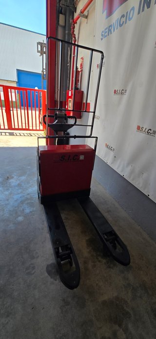 TRANSPALETA FRUTERA BT LPE200/8 2008