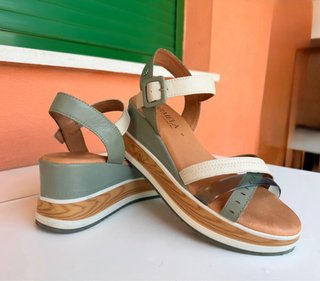 Sandalias Carmela Piel Cuña T39 Como Nuevas