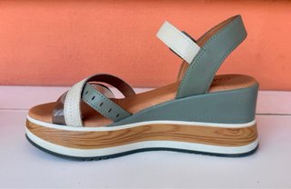Sandalias Carmela Piel Cuña T39 Como Nuevas