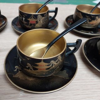 Antico Servizio da Tè Giapponese in Legno Laccato