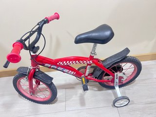 Bicicleta infantil B'Twin 14” con ruedines