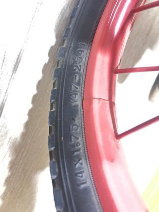 Bicicleta infantil B'Twin 14” con ruedines