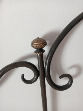 Cabezal de cama de forja y dorado