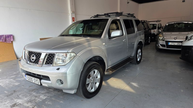 Nissan Pathfinder 2006 - foto 1