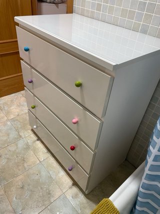 Cómoda IKEA blanca brillo de 4 cajones